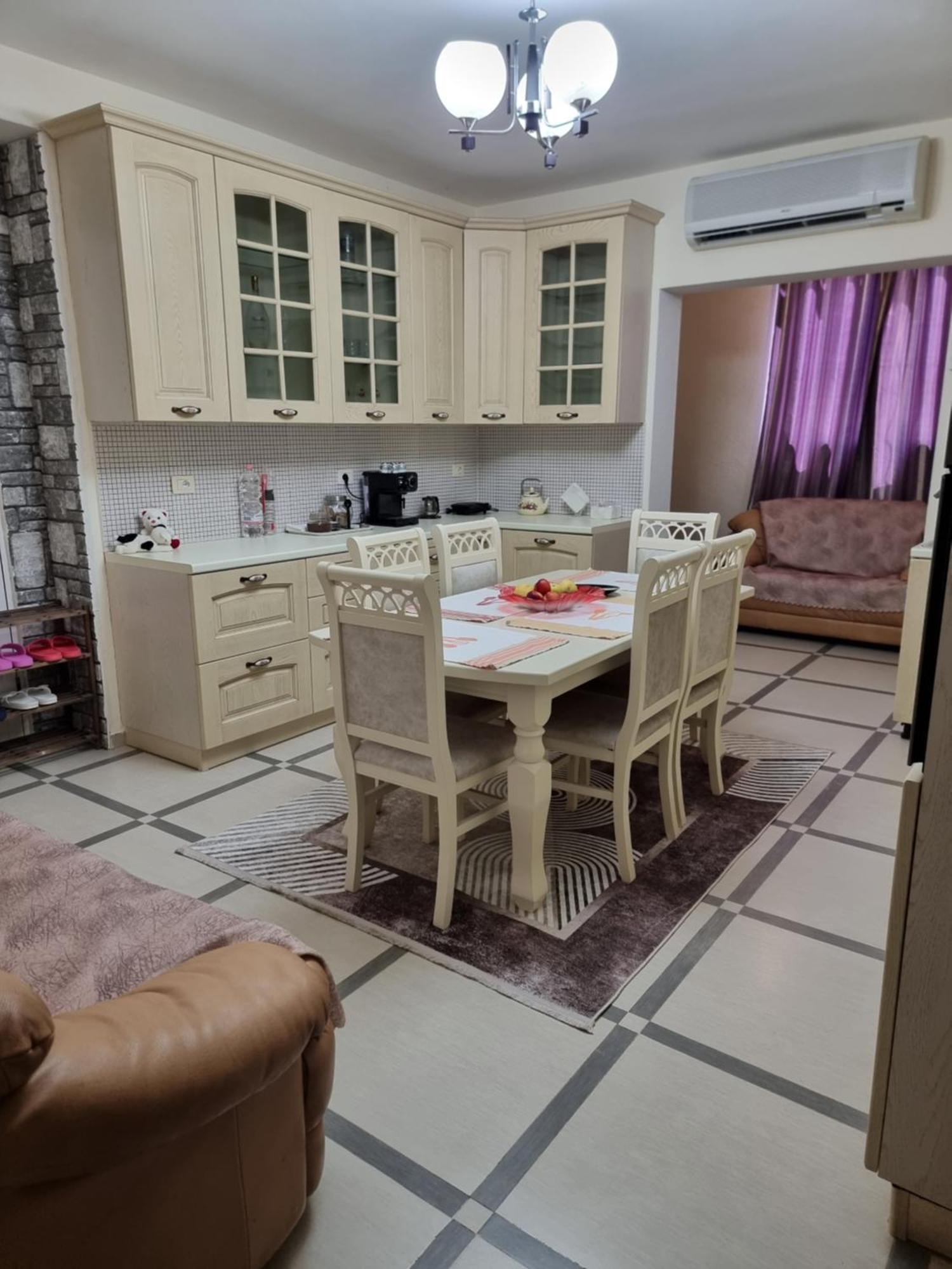 Apartament Karl Thopia *