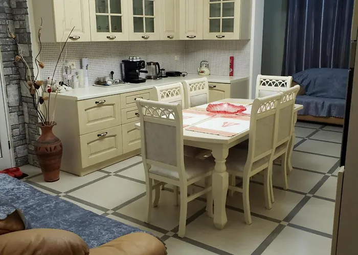Karl Thopia Apartments